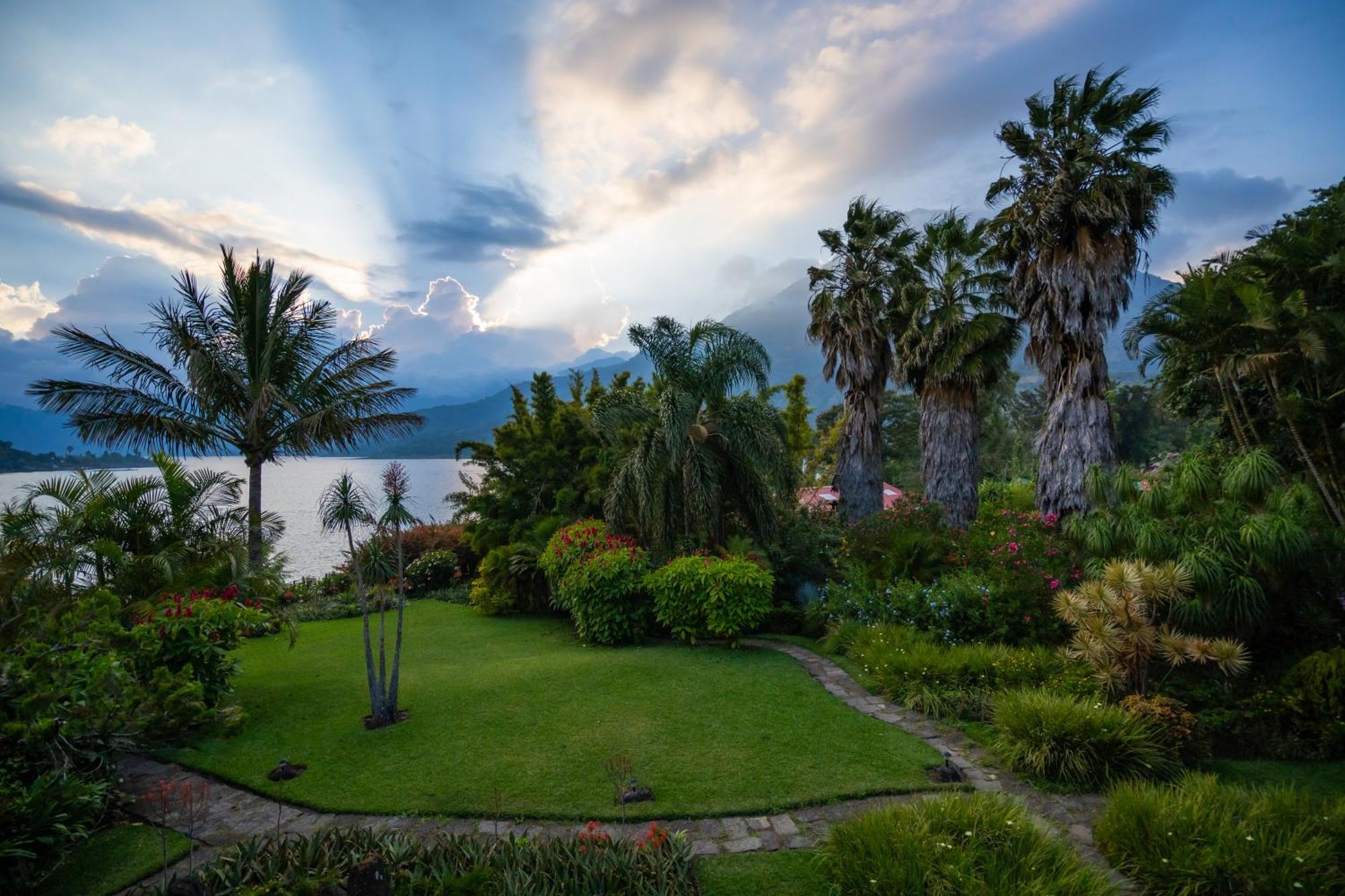 Hotel Bambu Santiago Atitlan Exterior photo